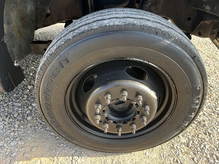 2015-ford-f550-image-14