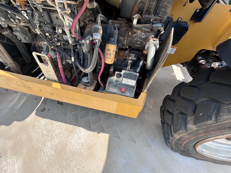 2017-caterpillar-tl1055d-image-33