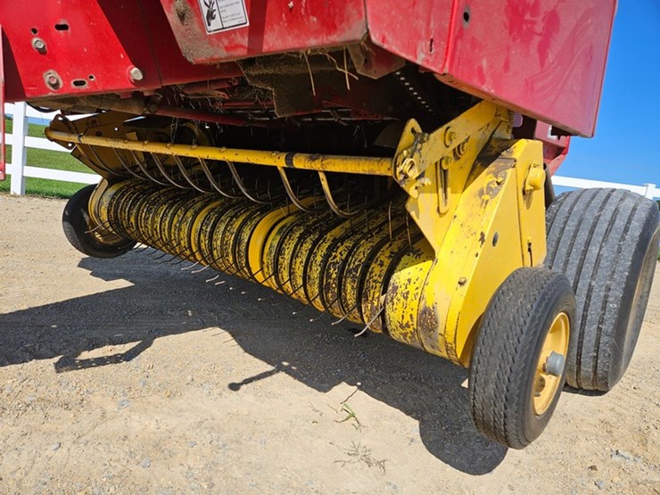 new-holland-644-image-13