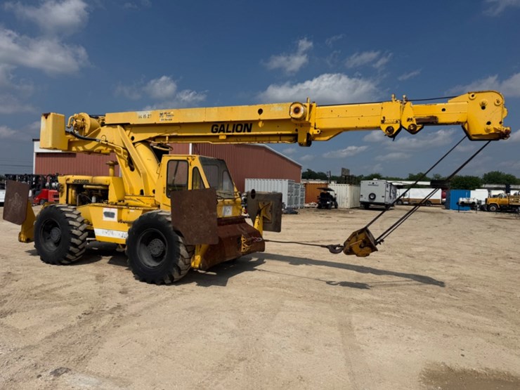 2015-jlg-8042-image-4