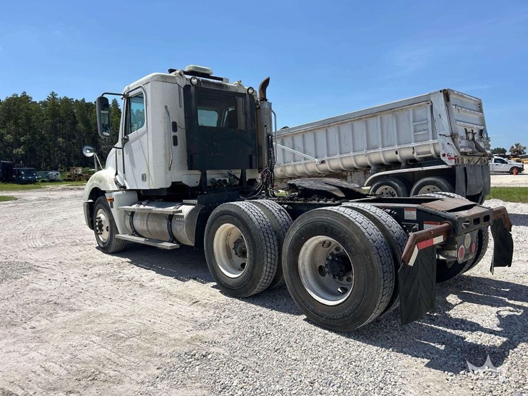 2006-freightliner-columbia-120-image-4