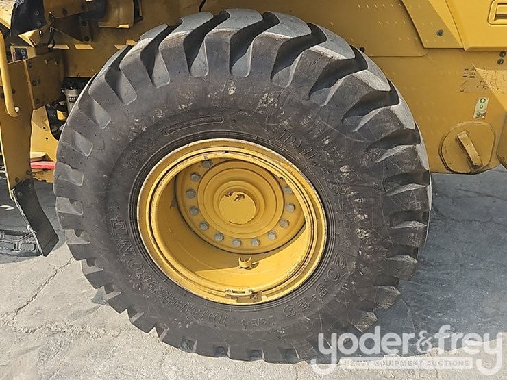 2014-caterpillar-938k-image-12