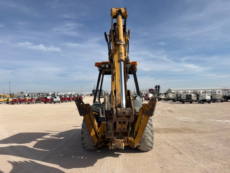 2015-caterpillar-420d-image-7