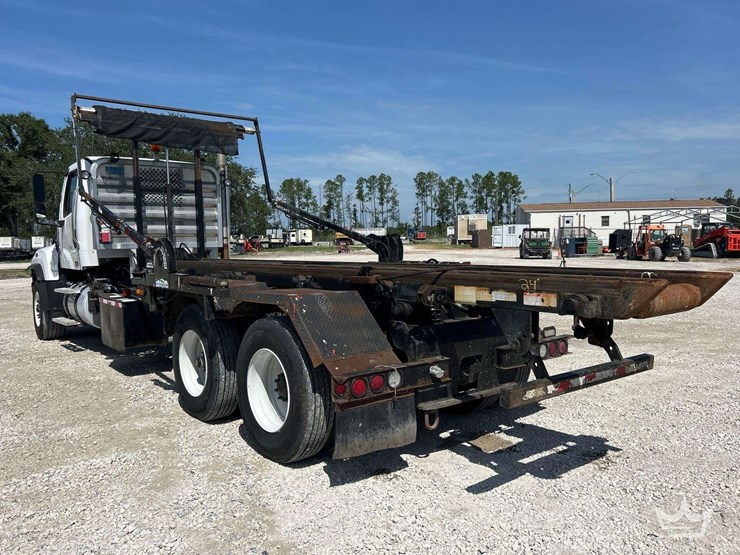 2016-freightliner-114sd-image-4
