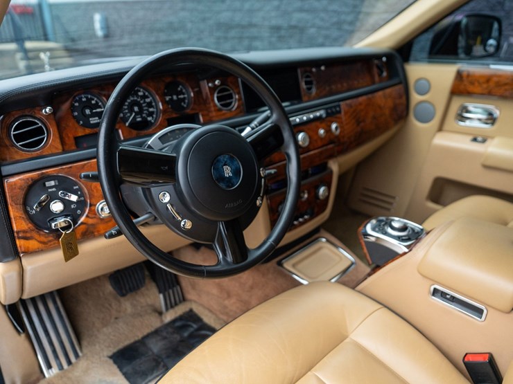 #110-•-2014-rolls-royce-phantom-sedan-image-40
