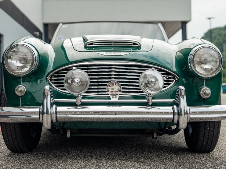 #108-•-offered-at-no-reserve-|-1961-austin-healey-3000-mark-i-image-2