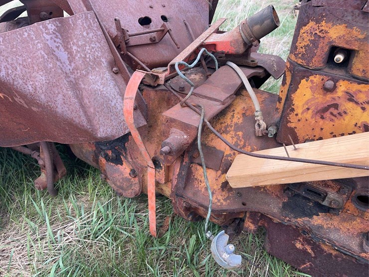allis-chalmers-u-industrial-parts-tractor-image-20
