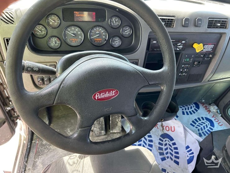 2016-peterbilt-348-image-12