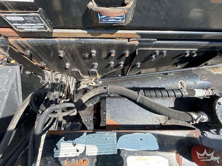 2016-freightliner-114sd-image-13