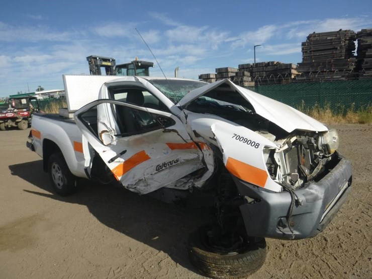2013-toyota-tacoma-image-2