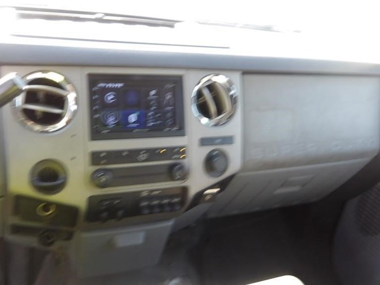 2011-ford-f550-image-26