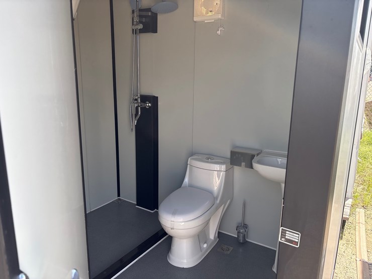 #1301-•-portable-restroom-image-3