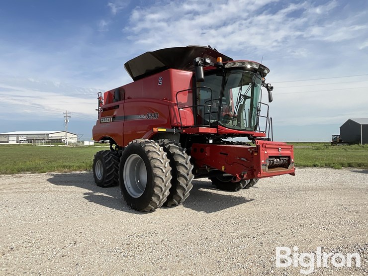 2015-case-ih-8240-image-3