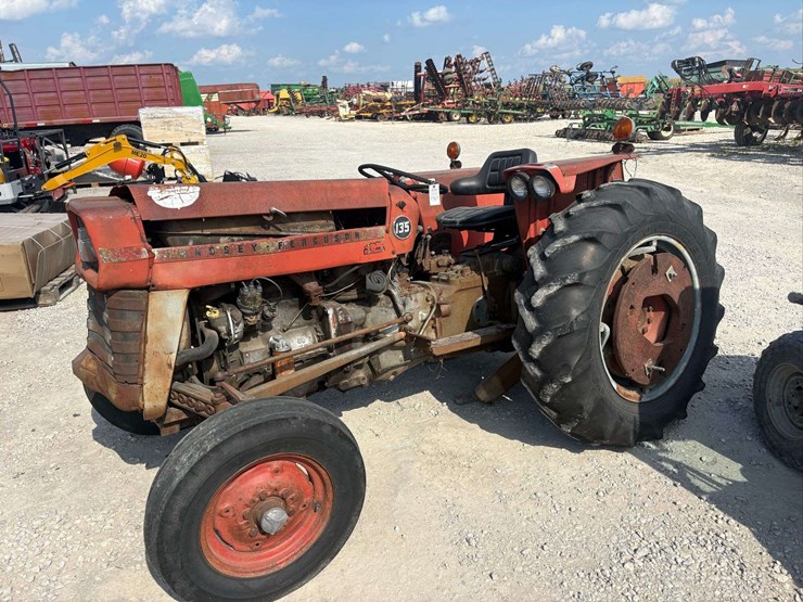 massey-ferguson-135-image-1
