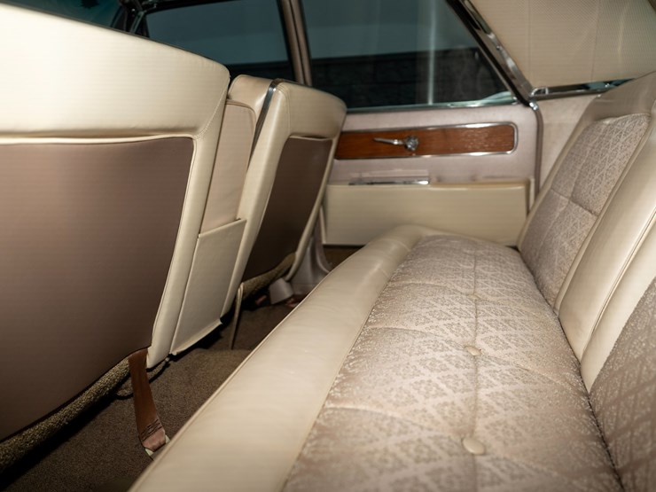#111-•-1962-lincoln-continental-sedan-image-69