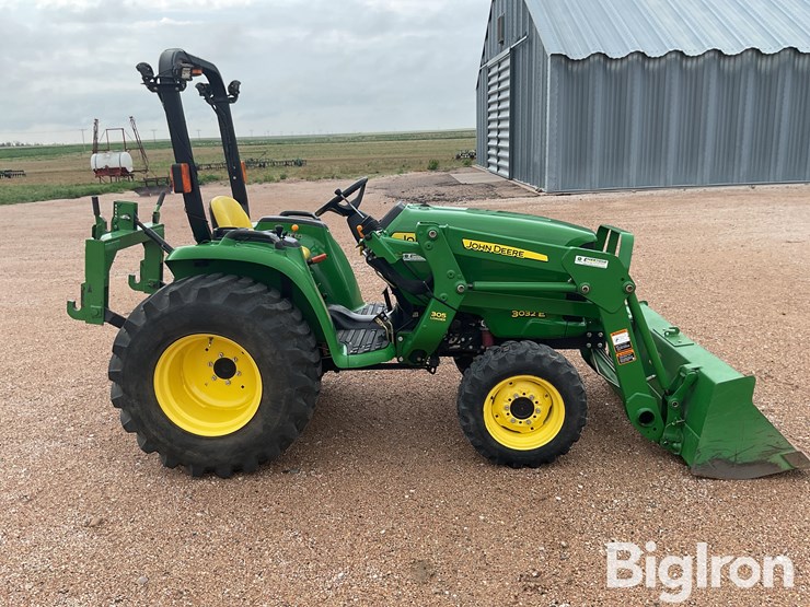 2013-john-deere-3032e-image-4
