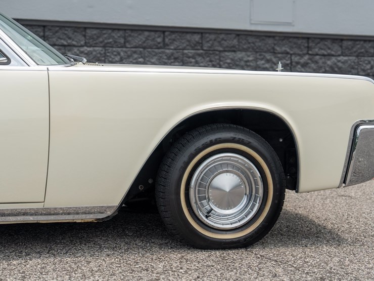#111-•-1962-lincoln-continental-sedan-image-20