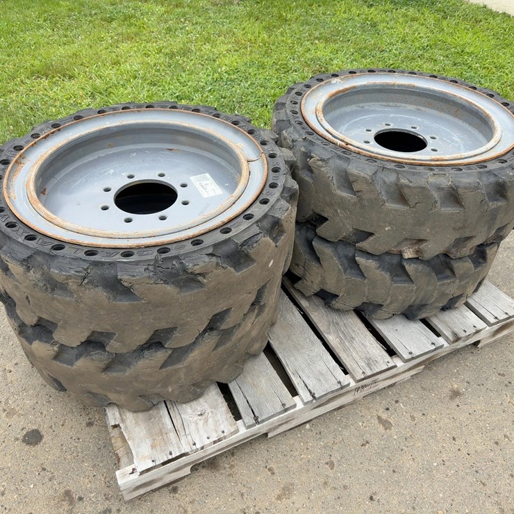 (4) GALAXY 31X10-20 APERTURE TIRES