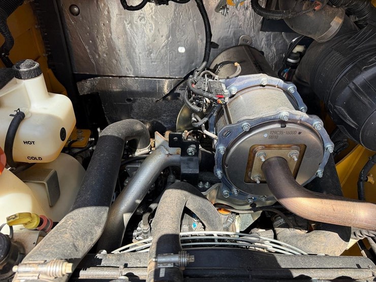 2024-deere-317g-image-16