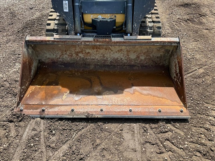 2017-deere-317g-image-10