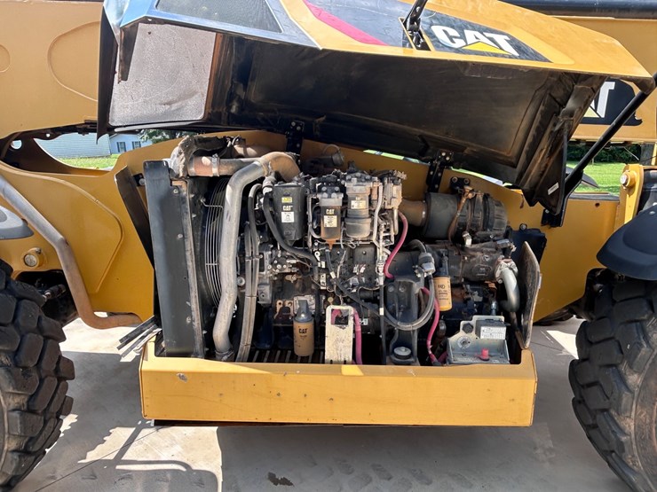 2017-caterpillar-tl1055d-image-30