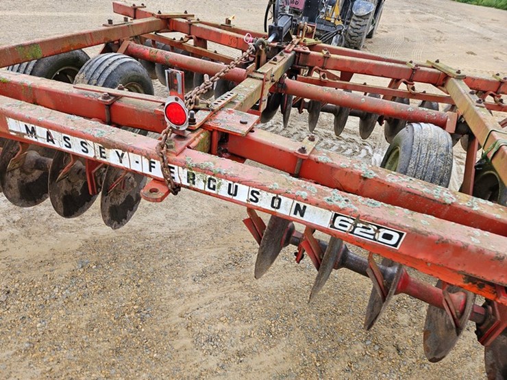 massey-ferguson-620-image-24