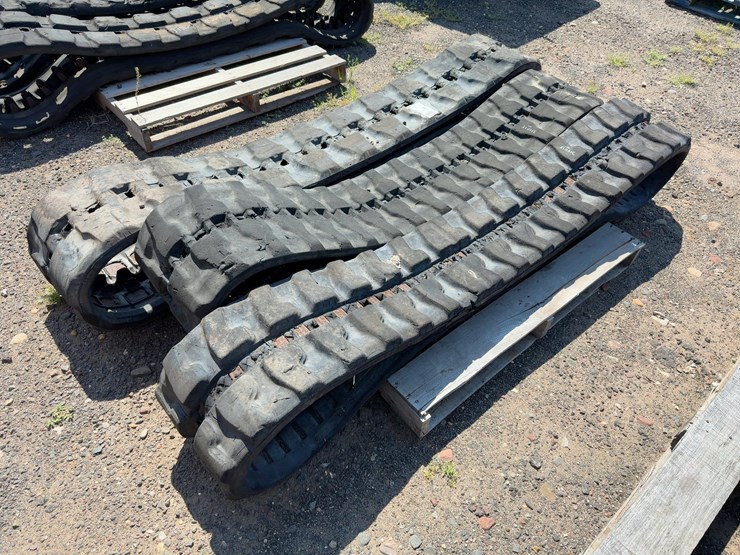 (3)-rubber-skid-steer-tracks-image-4