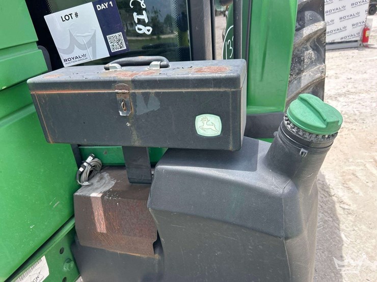 2014-john-deere-6125m-image-12