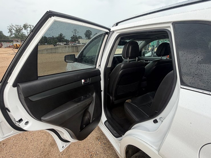 2011-kia-sorento-image-23