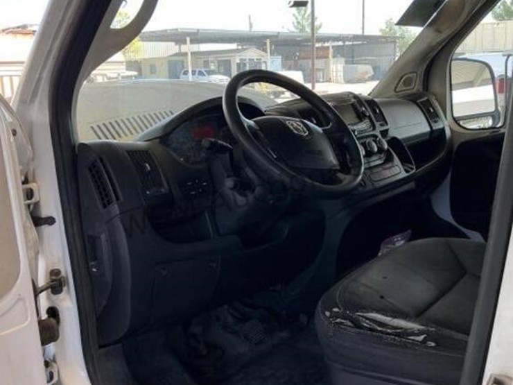 2019-dodge-3500-image-24