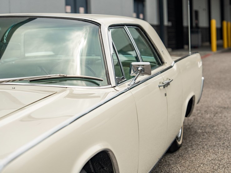 #111-•-1962-lincoln-continental-sedan-image-36