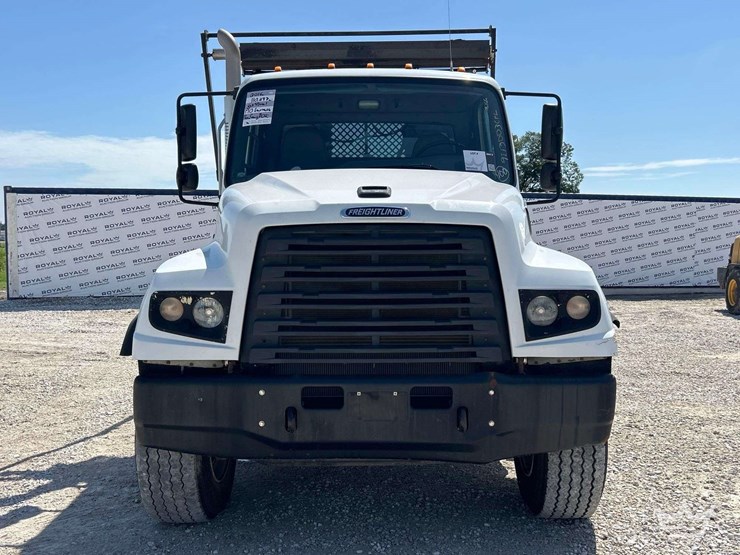 2016-freightliner-114sd-image-35