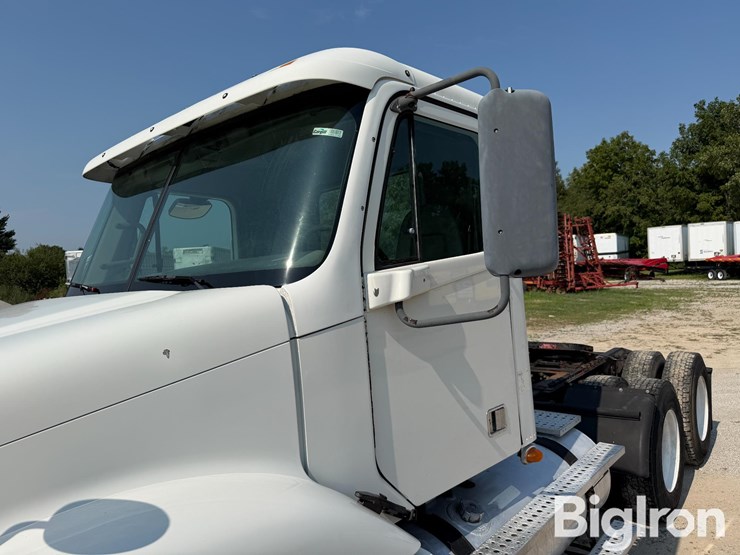 2007-freightliner-columbia-120-image-9