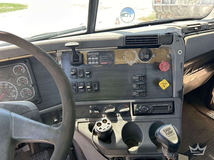 2006-freightliner-columbia-120-image-20