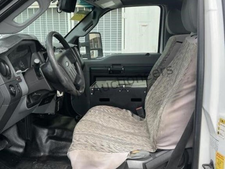 2015-ford-f550-image-26