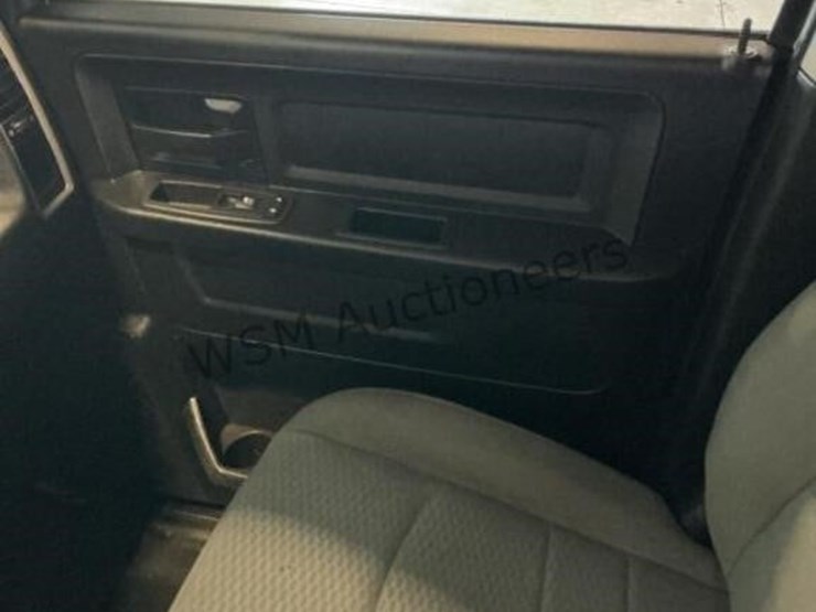 2016-dodge-1500-image-21