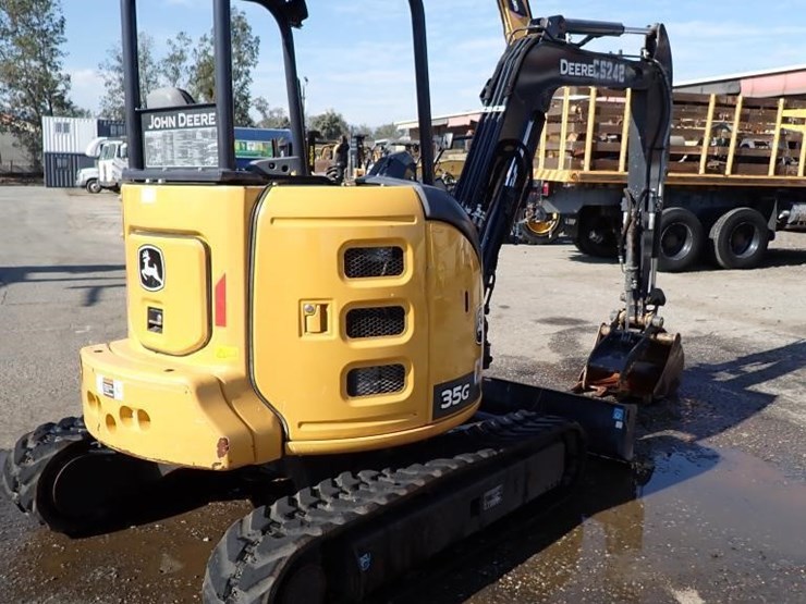 2023-deere-35g-image-3