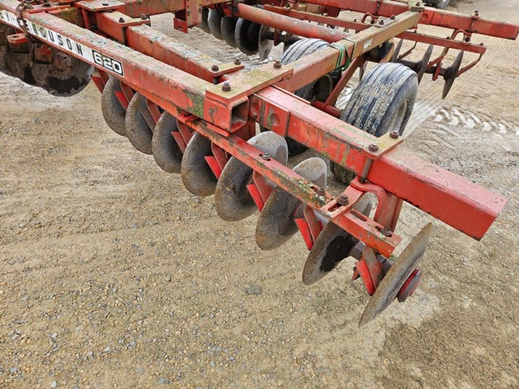 massey-ferguson-620-image-23