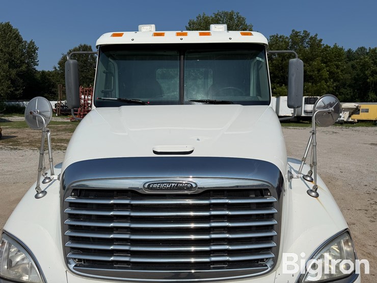 2007-freightliner-columbia-120-image-12