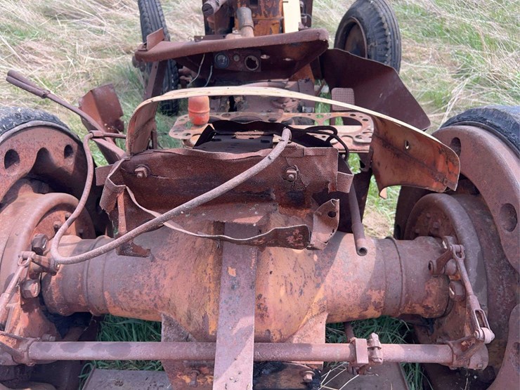 allis-chalmers-u-industrial-parts-tractor-image-29