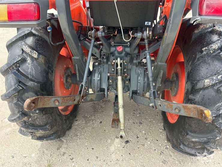 2020-kubota-3901dt-4wd-37hp-utility-loader-tractor-image-17