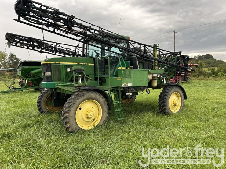2000-john-deere-4700-image-1