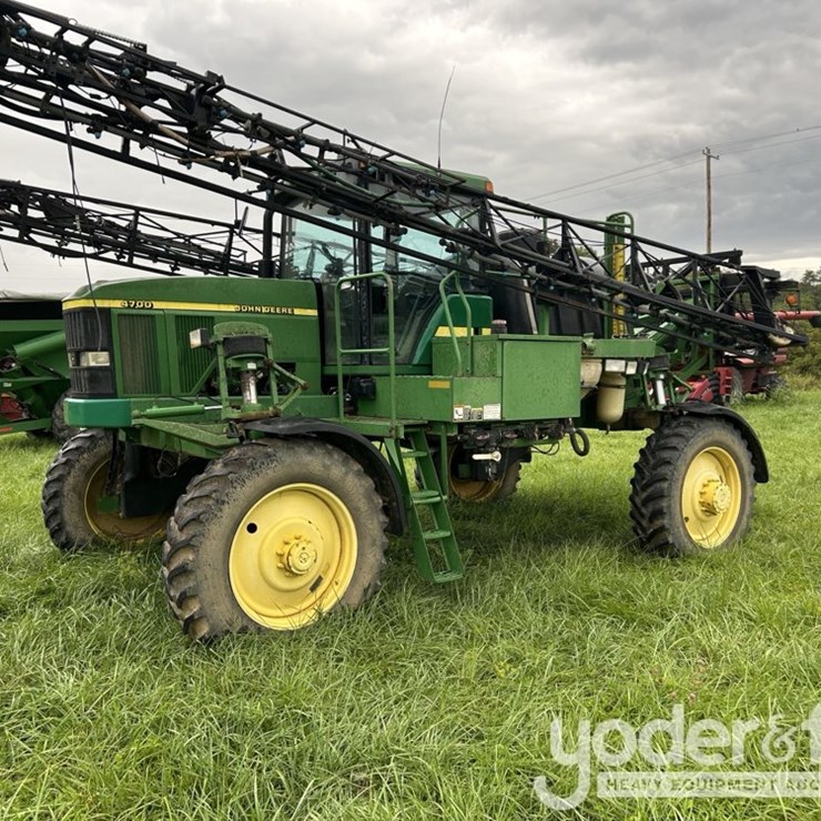 2000 JOHN DEERE 4700