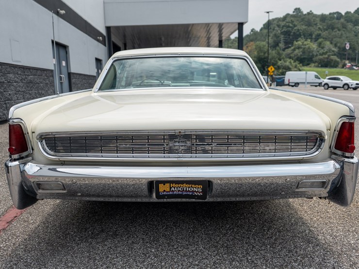 #111-•-1962-lincoln-continental-sedan-image-9