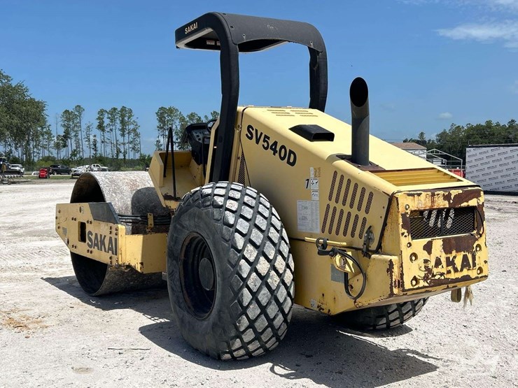 2014-sakai-sv540-vibratory-soil-compactor-image-4