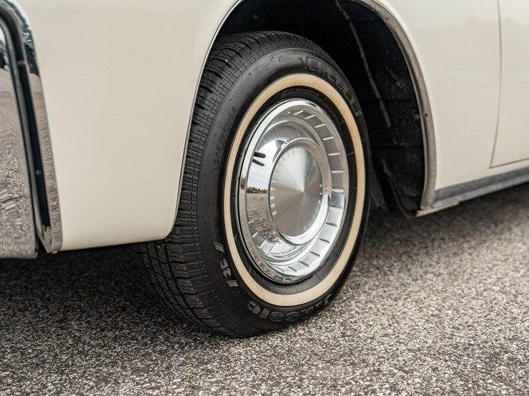 #111-•-1962-lincoln-continental-sedan-image-19
