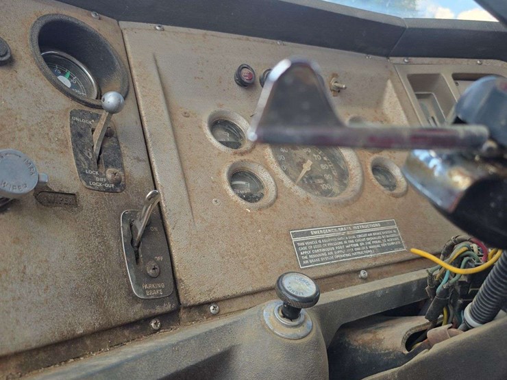 1973-ford-880-image-6