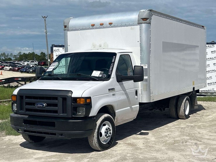 2017-ford-e350-image-1