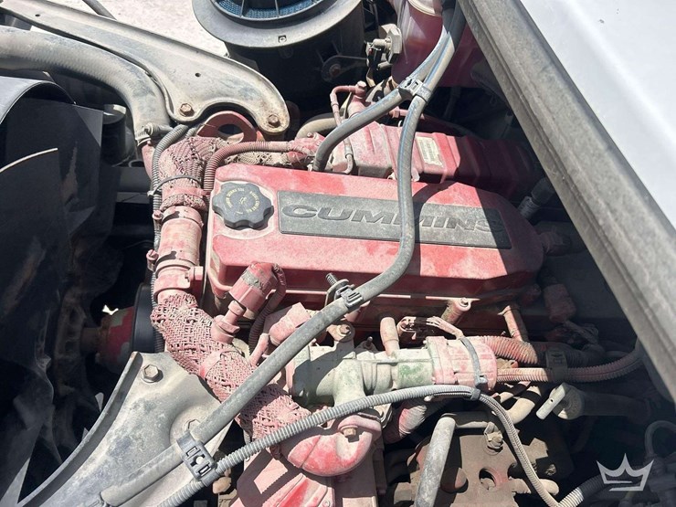 2016-freightliner-m2-106-image-6