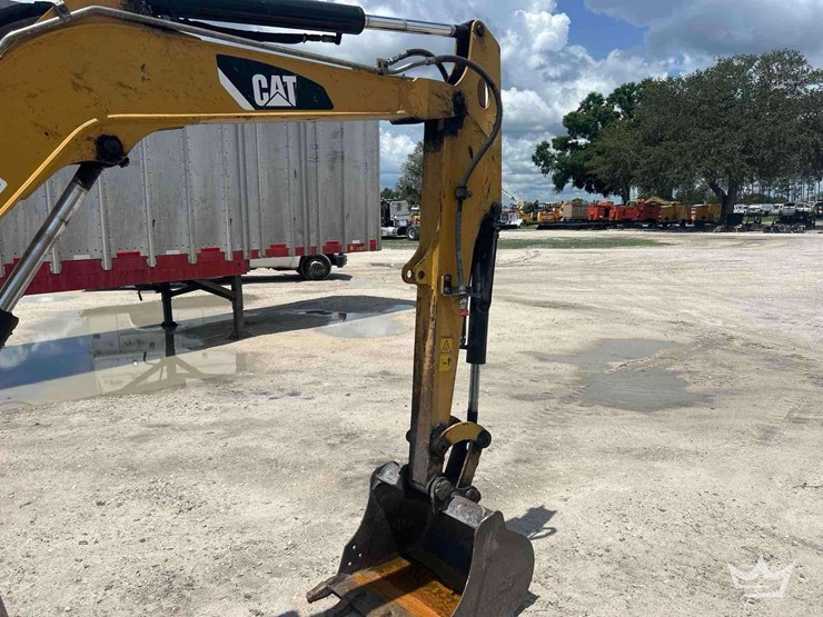 2015-caterpillar-304e2-mini-excavator-image-16